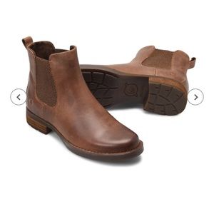 Brand new Born Brenta II Ankle Chelsea Boots in Brown